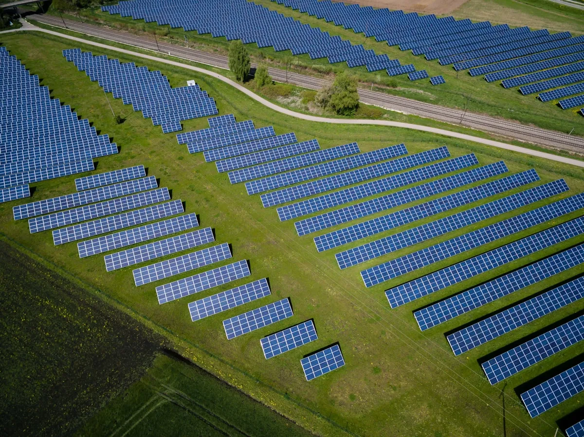 Sistema fotovoltaico industrial — EA Technology Colombia