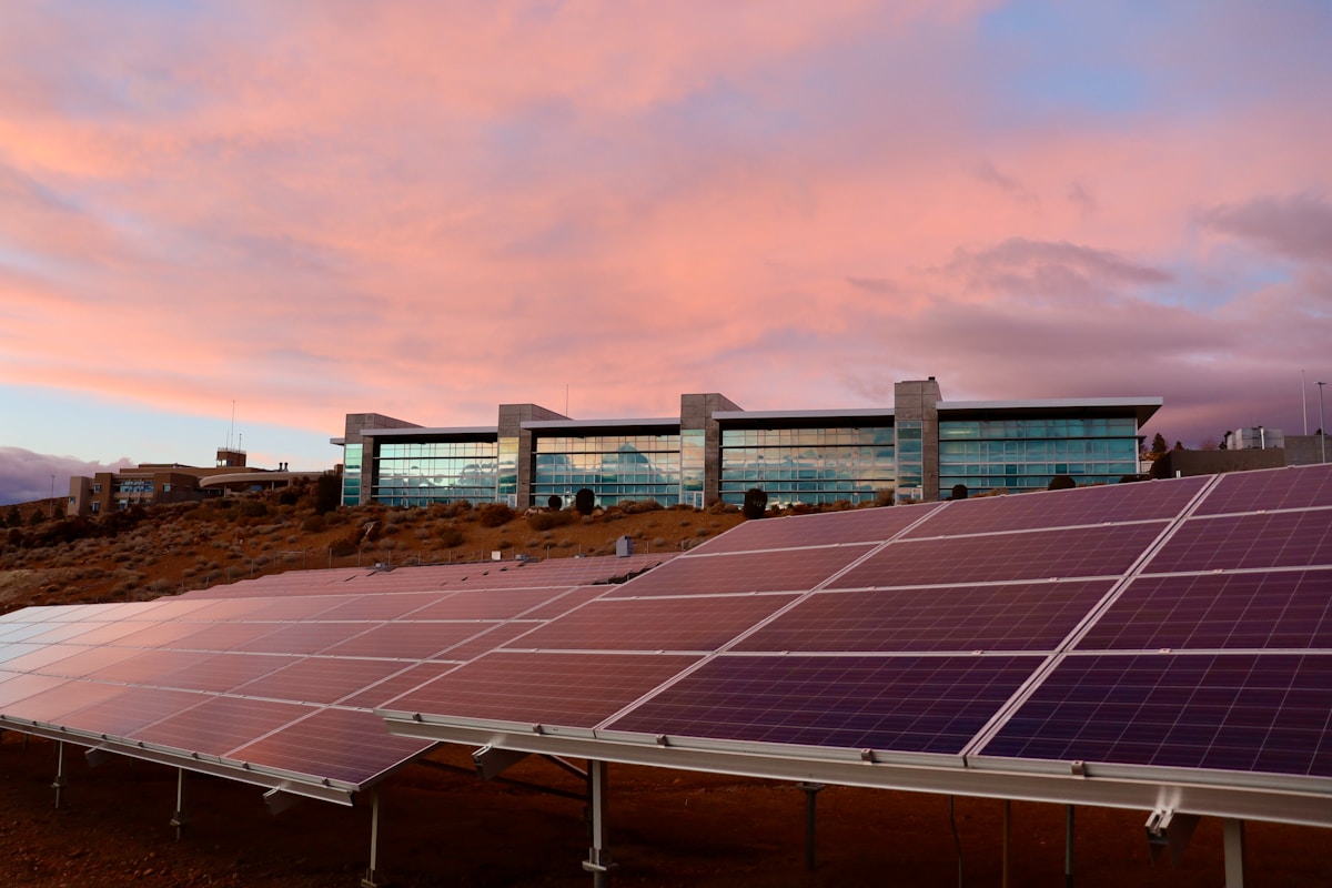 Sistema solar off-grid para bomba de riego rural en el Meta